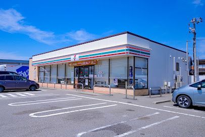 近くのセブンイレブンまで750m（徒歩10分）