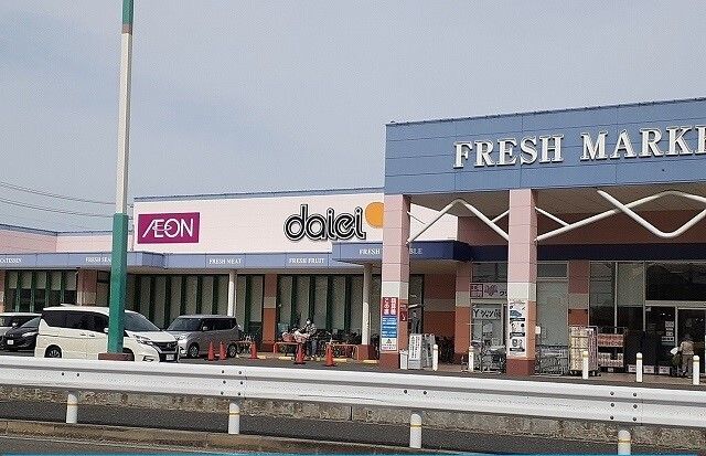 近くのダイエー摂津店様まで312m（徒歩4分）
