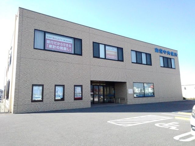 近くの銀行まで750m（徒歩10分）
