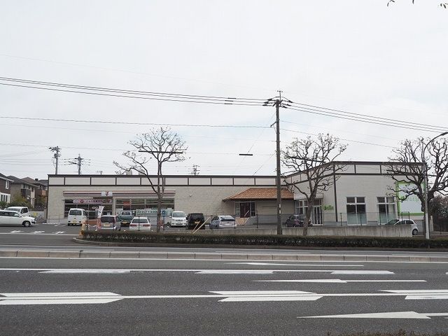 近くのコンビニまで800m（徒歩10分）