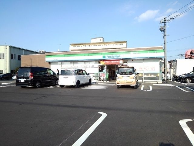 近くのコンビニまで800m（徒歩10分）