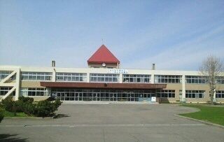 近くの滝川市立西小学校まで800m(徒歩10分)