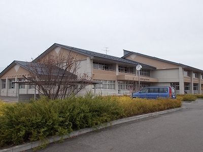 近くの月潟小学校まで840m(徒歩11分)
