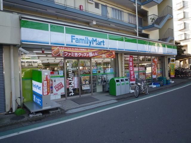 近くのファミリーマートまで350m（徒歩5分）