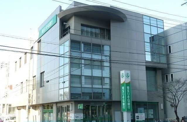 近くの埼玉りそな銀行所沢東口出張所まで750m（徒歩10分）