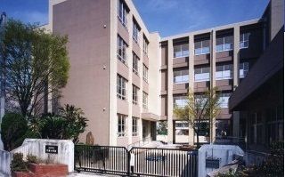 近くの小学校まで750m（徒歩10分）