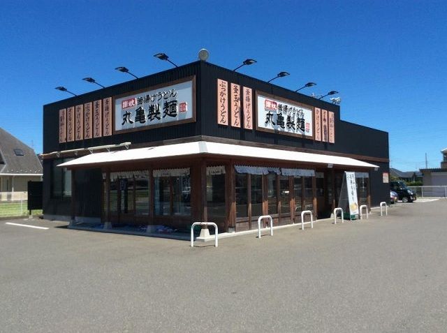 近くの丸亀製麺君津店まで900m（徒歩12分）
