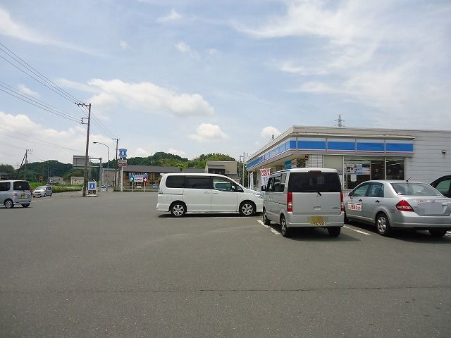 近くのローソン君津郡店まで450m（徒歩6分）