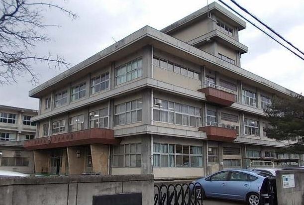 近くの福島市立瀬上小学校まで700m（徒歩9分）