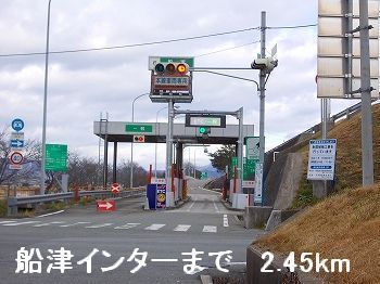 近くの播但道船津インターまで2,450m（徒歩31分）