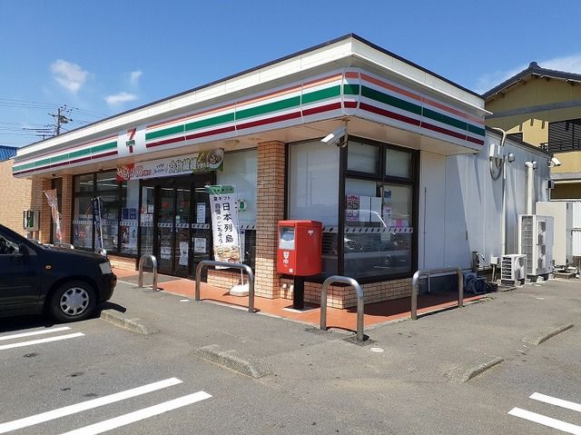 近くのセブンイレブンまで800m（徒歩10分）