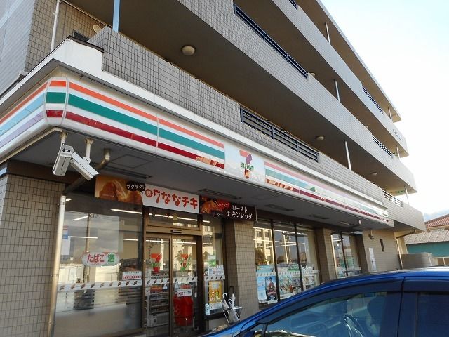 近くのセブンイレブン豊科合同庁舎前店まで400m（徒歩5分）
