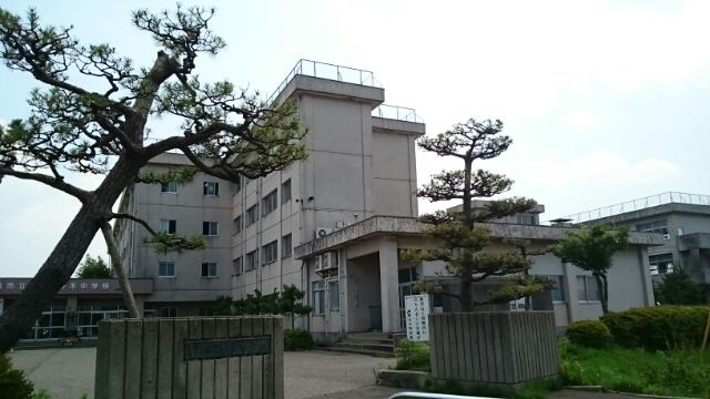 近くの新潟市立曽野木中学校まで1,400m(徒歩18分)