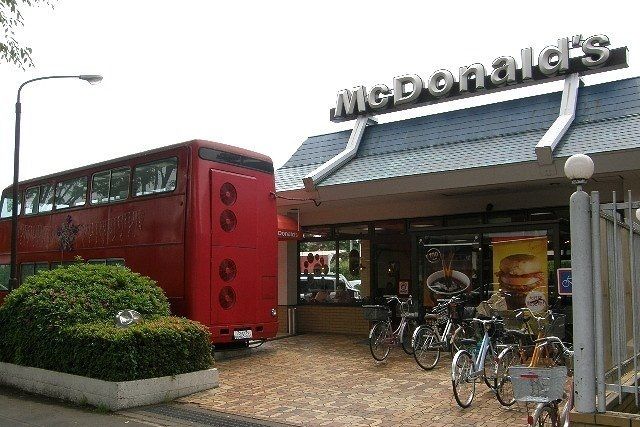 近くのマクドナルドまで450m（徒歩6分）