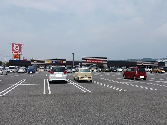 近くのとりせんまで240m（徒歩3分）