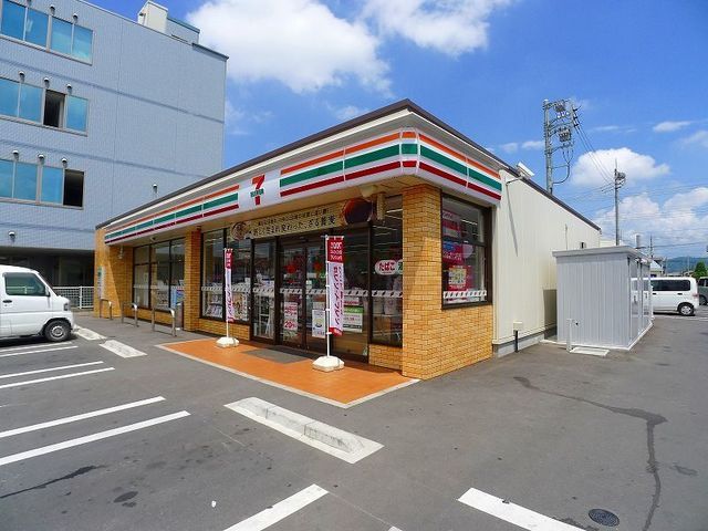 近くのセブンイレブン太田市新井町南店まで400m(徒歩5分)
