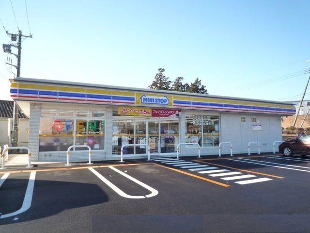 近くのコンビニまで350m（徒歩5分）