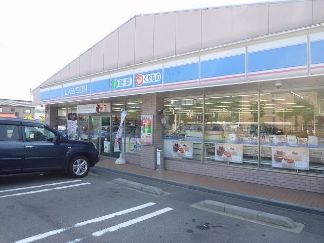 近くのコンビニまで800m（徒歩10分）