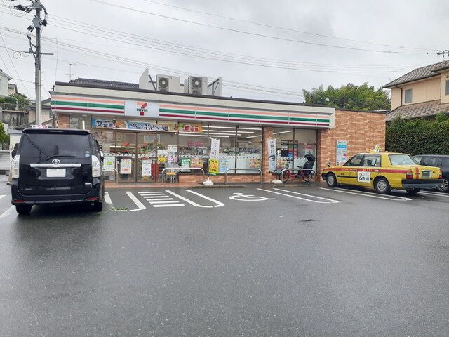 近くのセブンイレブン福岡片江3丁目店まで550m（徒歩7分）