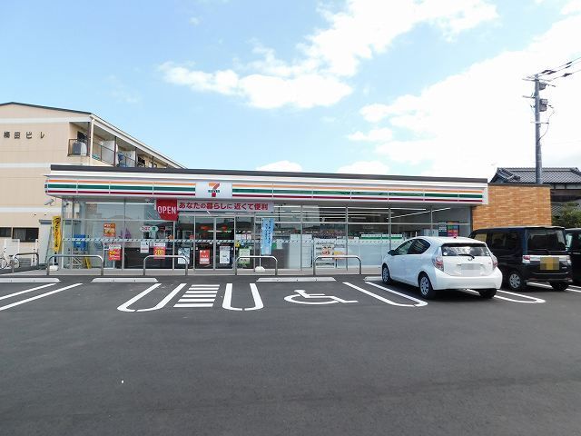 近くのコンビニまで500m（徒歩7分）