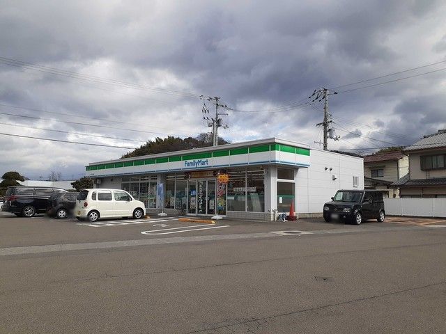 近くのコンビニまで193m（徒歩3分）
