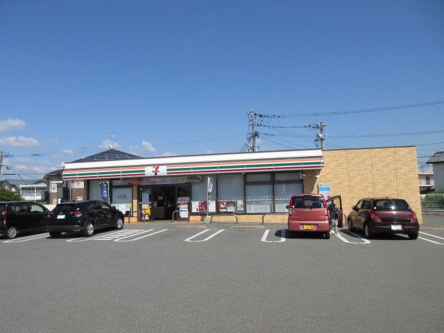 近くのセブンイレブンまで610m（徒歩8分）