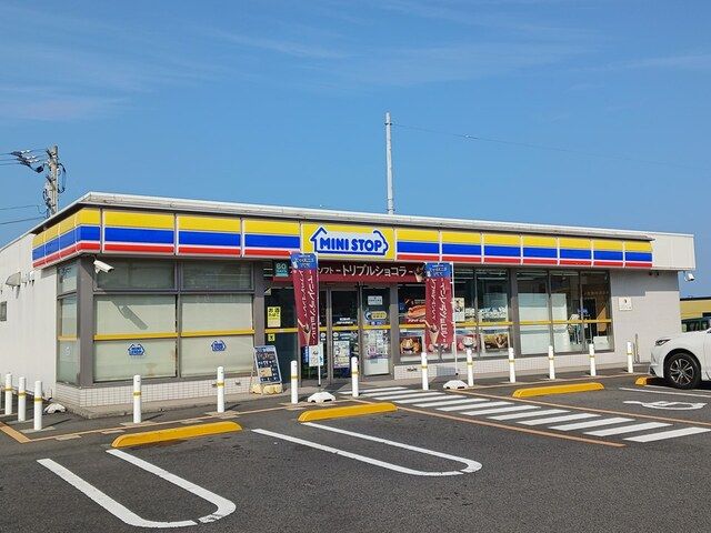 近くのミニストップ四国中央妻鳥店まで811m(徒歩11分)