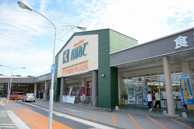 近くのスーパーまで450m（徒歩6分）