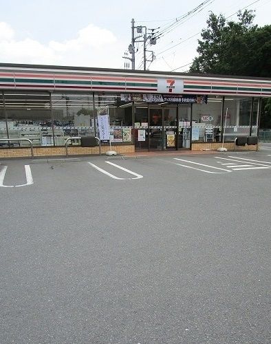 近くのセブンイレブンまで200m（徒歩3分）