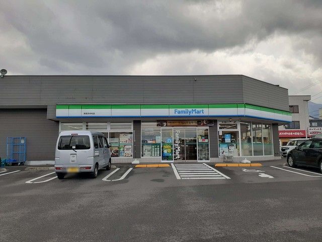 近くのコンビニまで920m（徒歩12分）