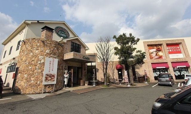 近くのグラティエ(パン屋)まで550m(徒歩7分)