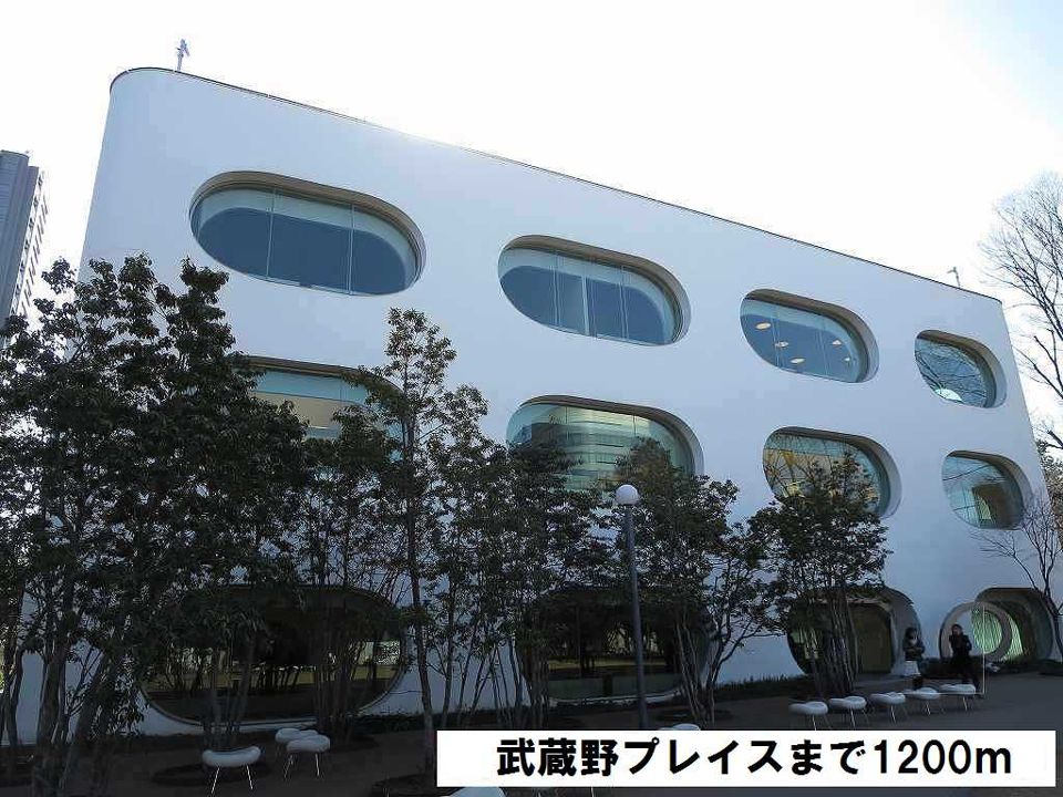 近くの図書館まで1,200m（徒歩15分）