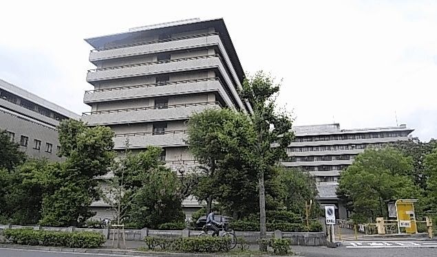 近くの京都大学医学部附属病院まで710m（徒歩9分）