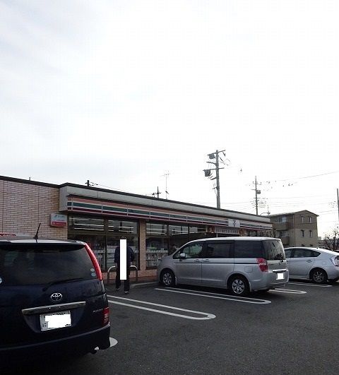 近くのセブンイレブンまで750m（徒歩10分）
