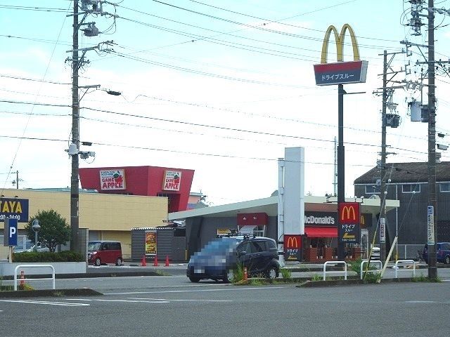 近くのマクドナルドまで1,800m（徒歩23分）