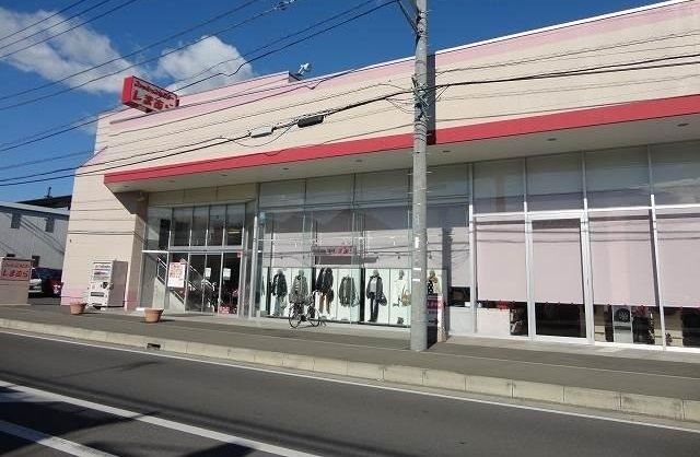 近くのファッションセンターしまむらまで500m（徒歩7分）