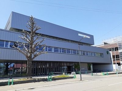 近くの芽室町役場まで750m（徒歩10分）