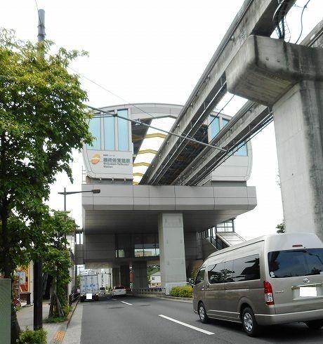 近くの柴崎体育館駅まで750m(徒歩10分)