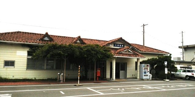 近くの高徳線三本松駅さんまで1,970m（徒歩25分）