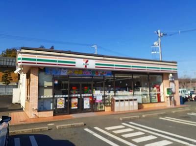 近くのセブンイレブンまで210m（徒歩3分）