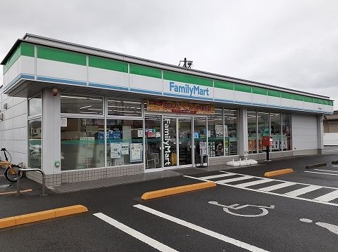 近くのファミリーマートまで500m(徒歩7分)