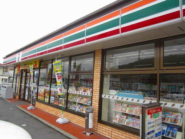近くのセブンイレブン周南栗屋店まで500m（徒歩7分）