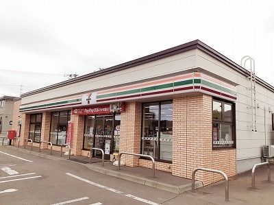近くのコンビニまで600m（徒歩8分）