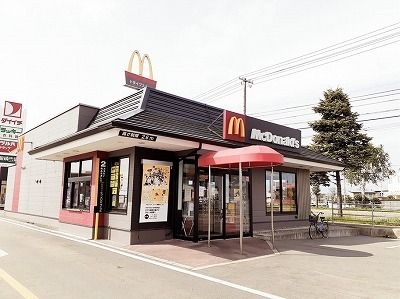 近くの飲食店まで750m（徒歩10分）