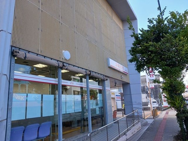 近くの沖縄銀行与那原支店まで900m(徒歩12分)