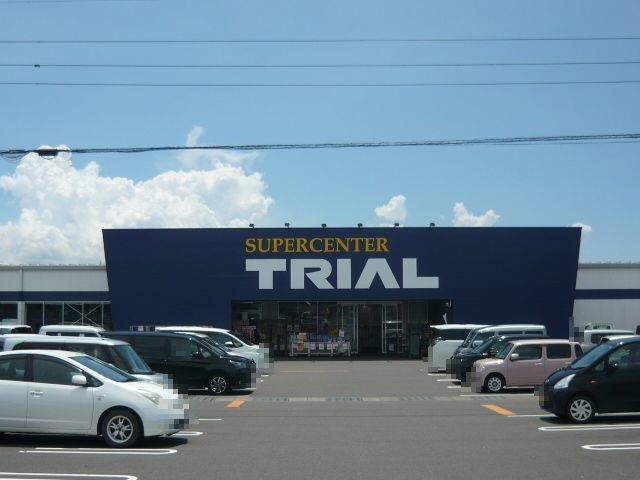 近くのスーパーセンタートライアル鹿屋まで1,000m（徒歩13分）