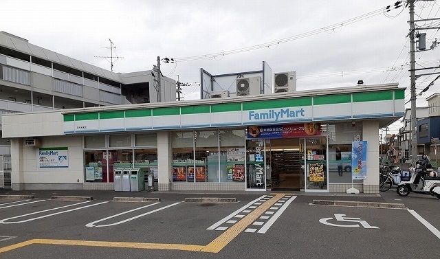 近くのファミリーマート様まで200m(徒歩3分)