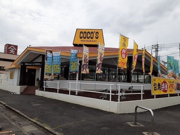 近くの飲食店まで400m（徒歩5分）