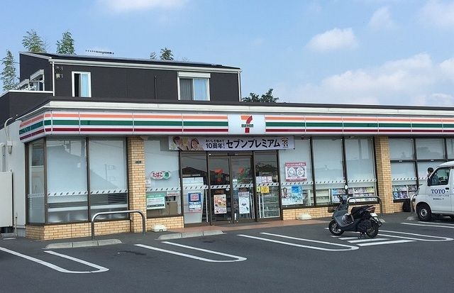 近くのセブンイレブンまで400m（徒歩5分）