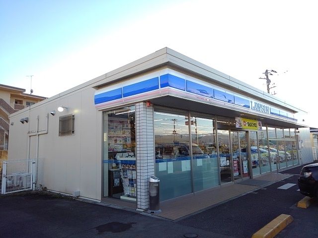 近くのローソン 粟倉店まで400m(徒歩5分)